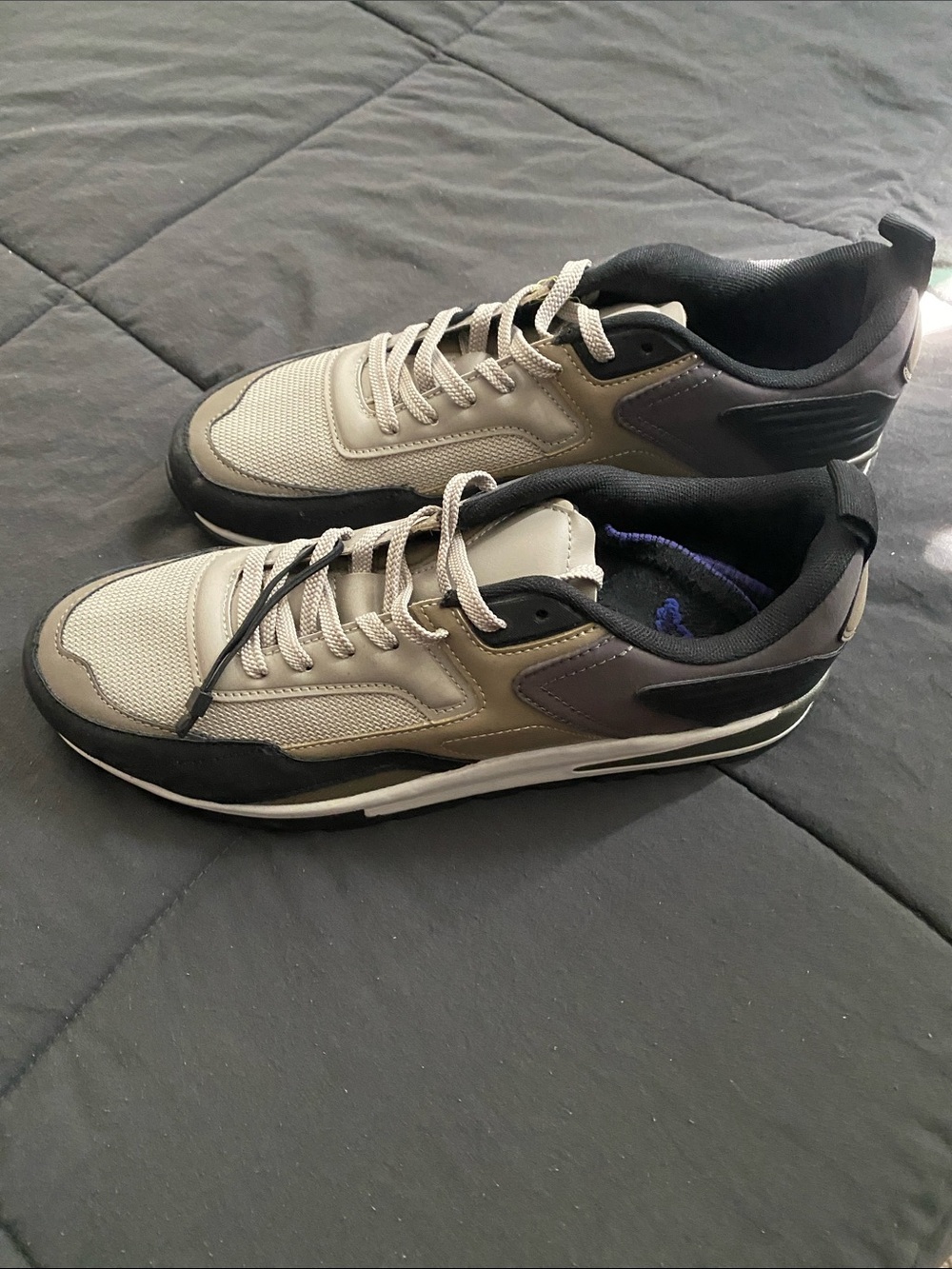 Zara Men's Beige and Black Casual Sneakers
